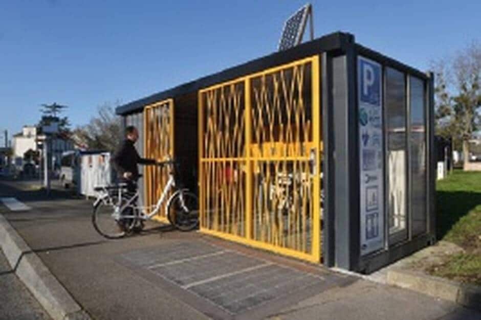 Nantes expérimente des abris vélo autonomes en énergie