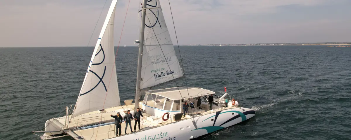 Des voiliers pour remplacer les ferrys et décarboner les mers ?