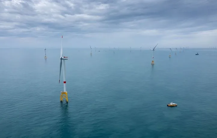 Saint-Brieuc : Avec ses puissantes turbines, le parc éolien va éclairer et chauffer 10 % de la Bretagne