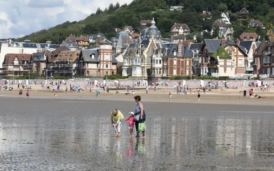 Sept plages du Calvados « trop polluées » pour s’y baigner selon une association bretonne