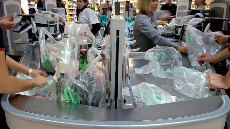 Emballages alimentaires : le recyclage avance lentement, mais le plastique s'accroche