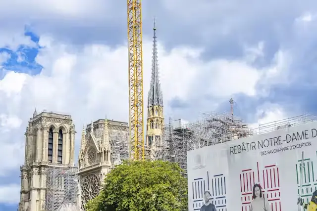 Notre-Dame de Paris : une reconstruction réussie, une restauration malmenée et l’environnement oublié ?