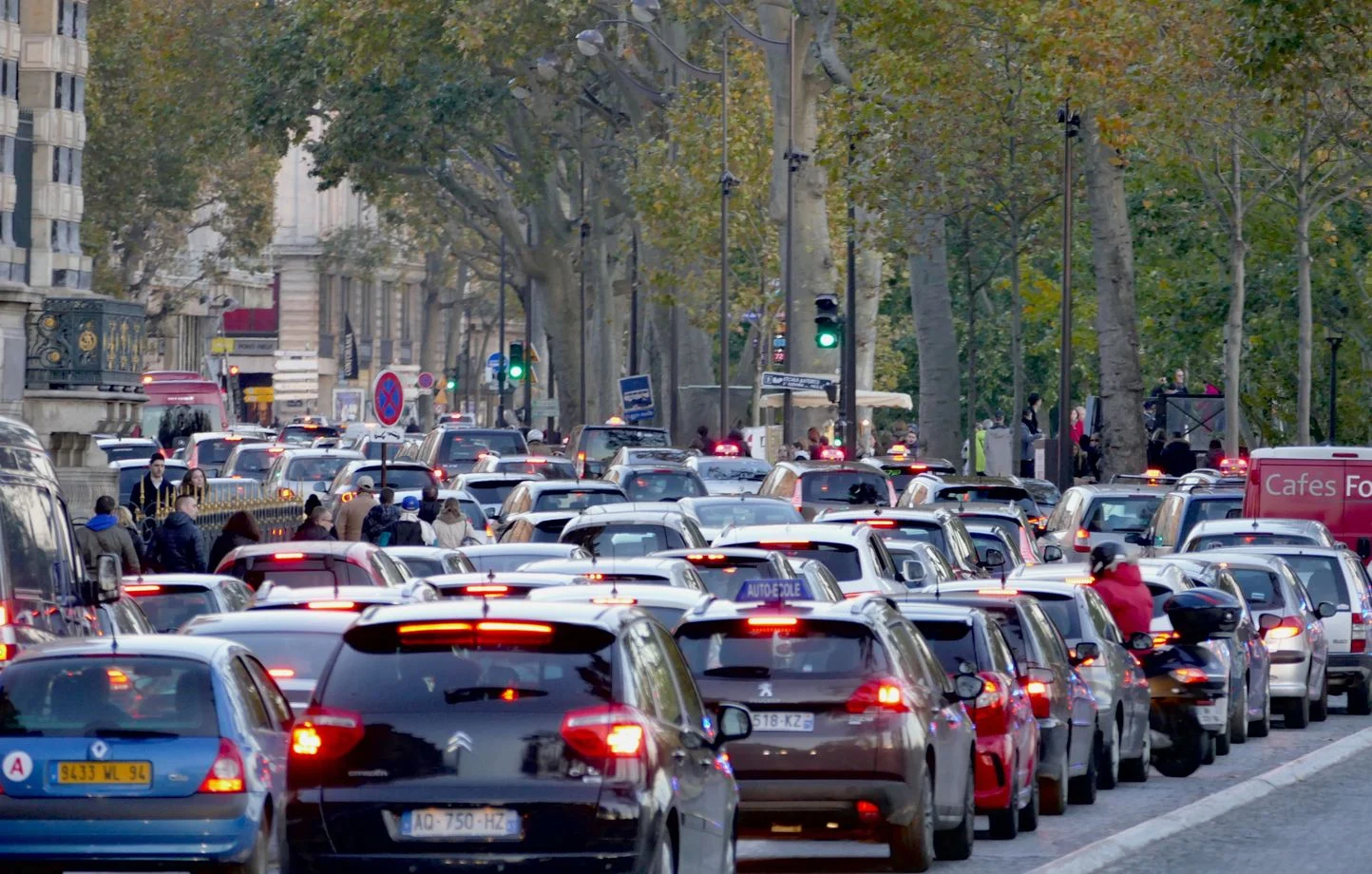 Zones à faible émission : Pourquoi les métropoles marchent-elles sur des œufs dans l’application des ZFE ?