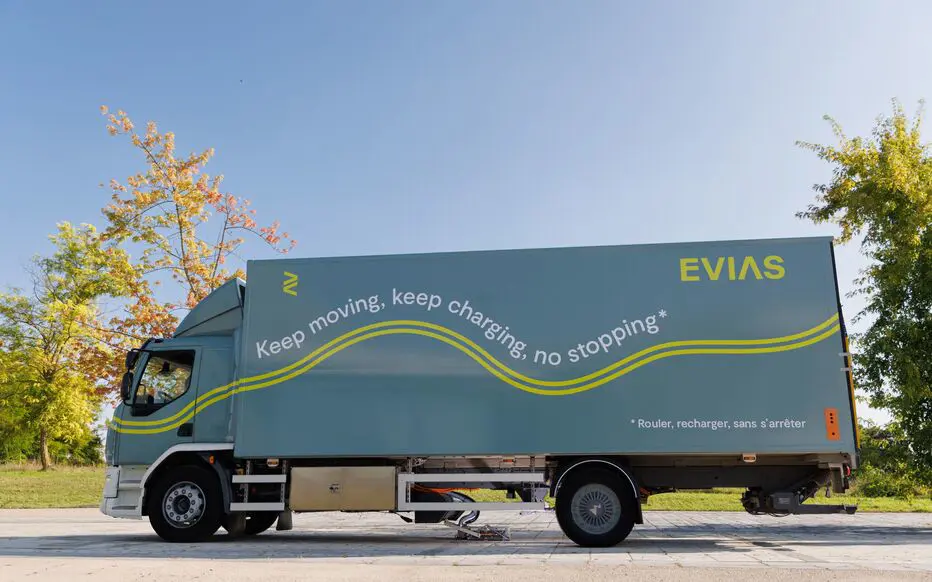 « En roulant 1 km, on gagne 5 km d’autonomie » : un mode de recharge électrique des poids lourds sur la route testé à Troyes