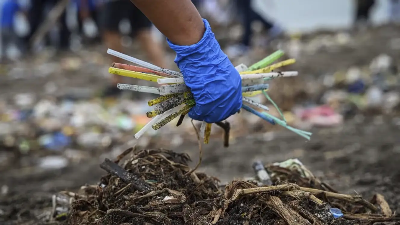 Traité mondial contre la pollution plastique : on vous explique les enjeux autour des négociations