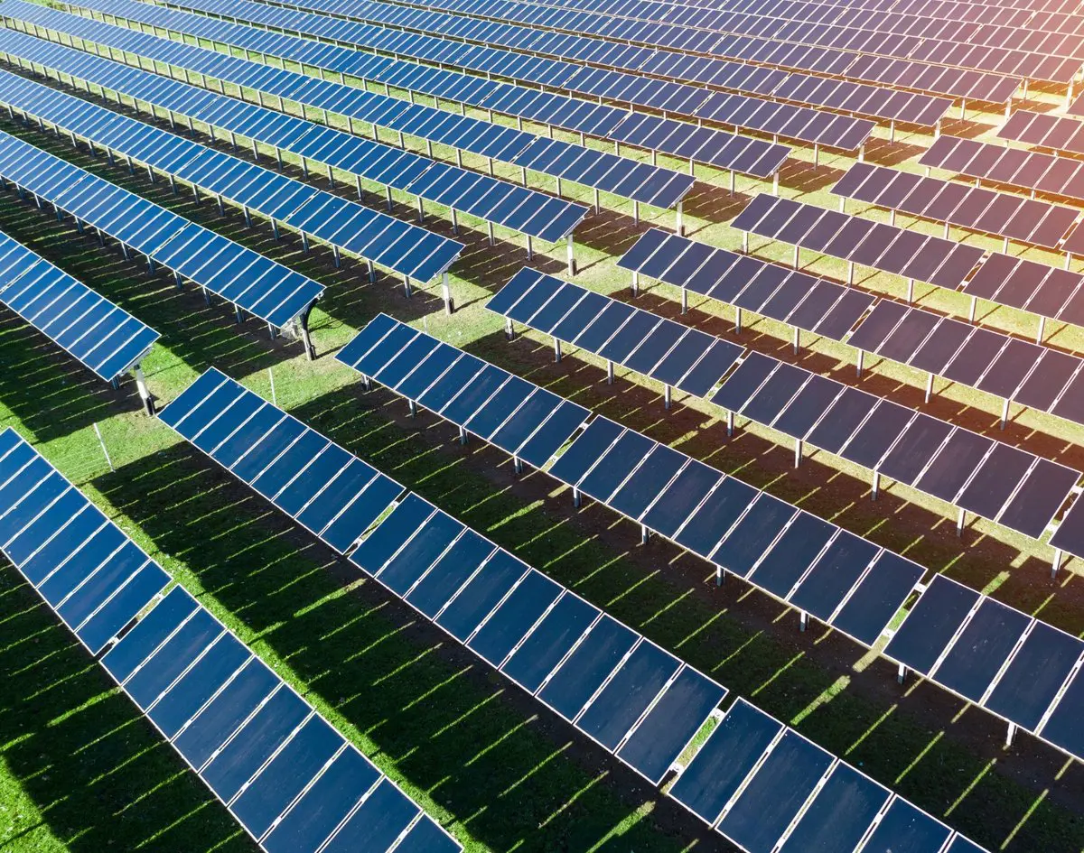 La future plus grande centrale solaire de France toujours suspendue à la loi anti-artificialisation